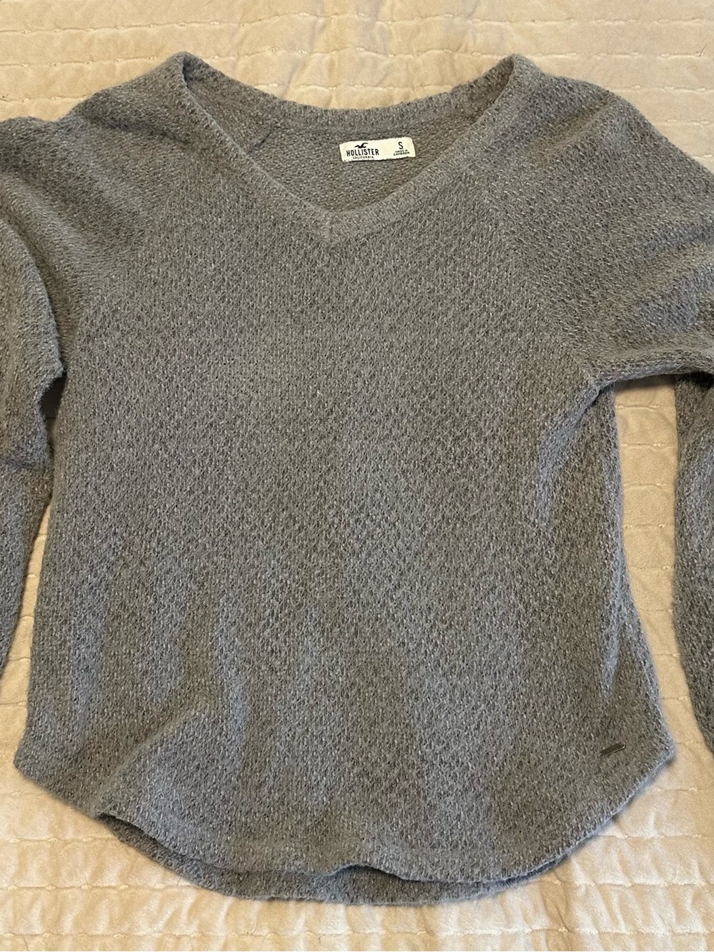 Hollister Women’s Gray V-Neck Knit Sweater